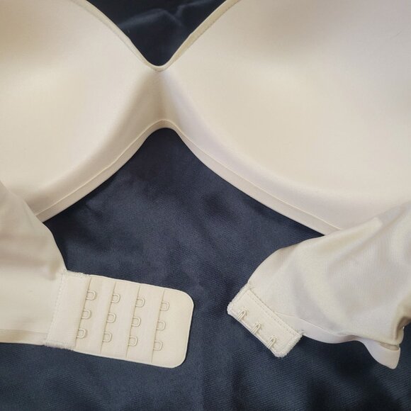 NWT UNDEROUTFIT Bra Small S Satin Grace 1258 Adjustable Straps 3D Molded Sand - Picture 8 of 10